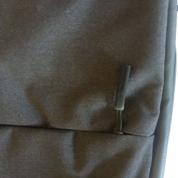 NEW Incase City Black Backpack for MacBook 17'' / iPad 360 Impact - Picture 10 of 13